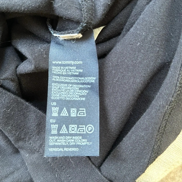 Tommy Hilfiger Black V-neck SS Tee, Size Large, EUC, 100% cotton - Picture 6 of 6